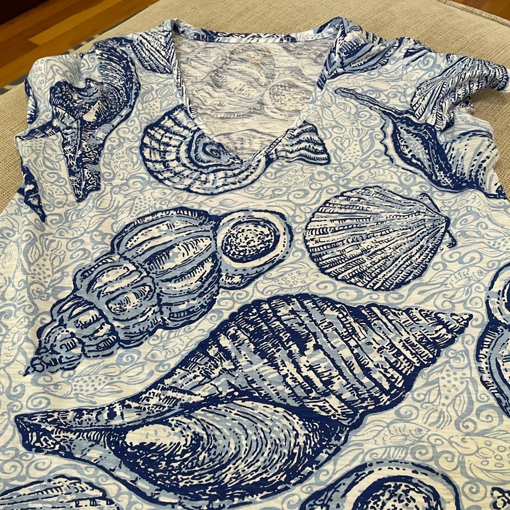 Shirt sleeve shirt with seashell print